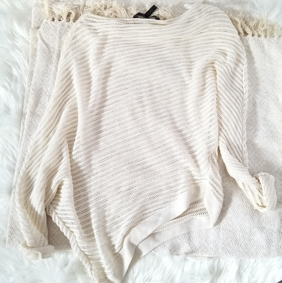 BCBG Maxazria Asymmetric cream Top - Picture 2 of 6